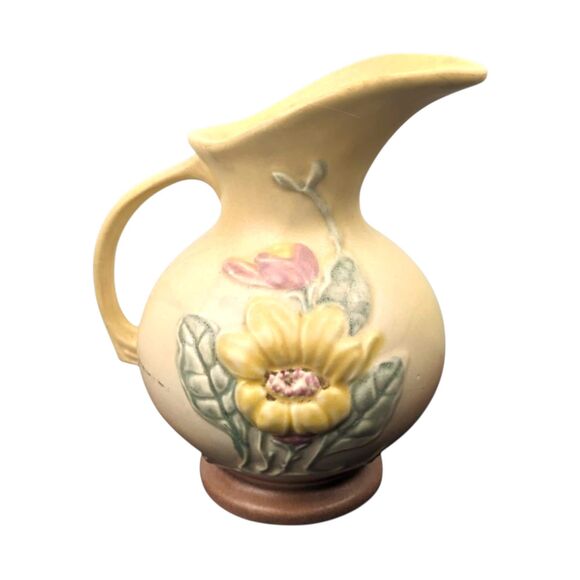 Vintage Hull Pottery Magnolia Pitcher: Art Deco Floral Vase - Picture 2 of 7